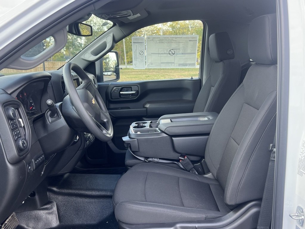 2025 Chevrolet Silverado 3500HD Work Truck photo 2