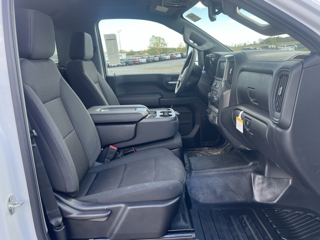 2025 Chevrolet Silverado 3500HD Work Truck photo 3