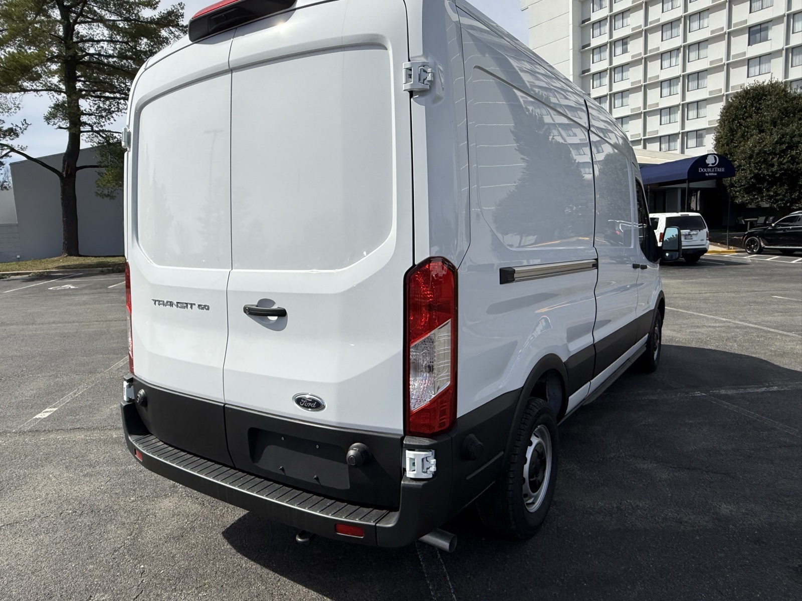 Transit Van 150 Medium Roof w/148-inch WB