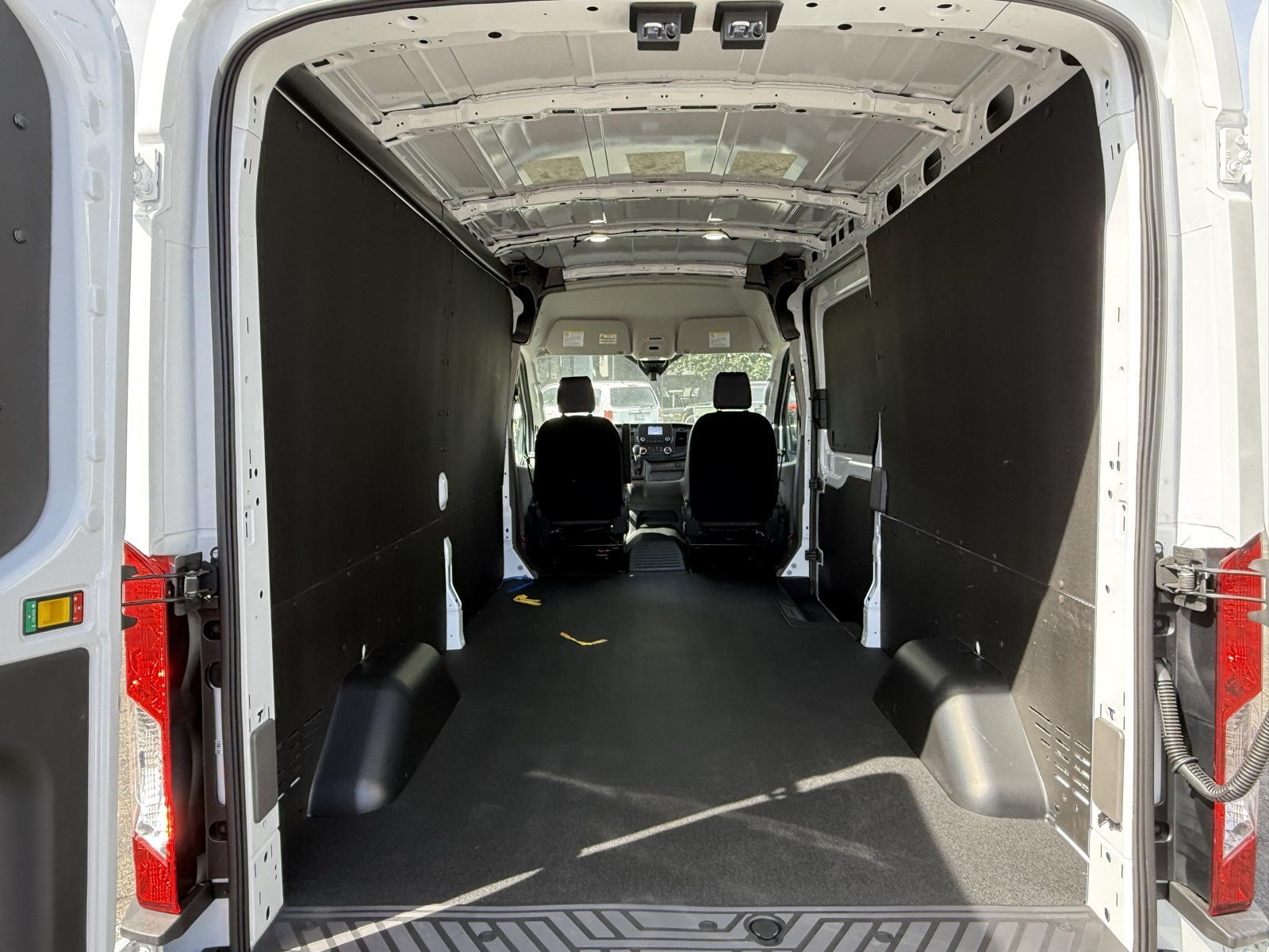 Transit Van 150 Medium Roof w/148-inch WB