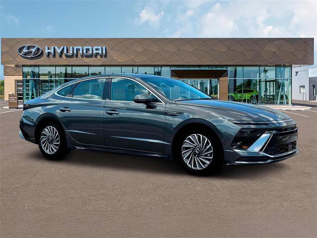 2025 Hyundai Sonata Hybrid Limited photo 10
