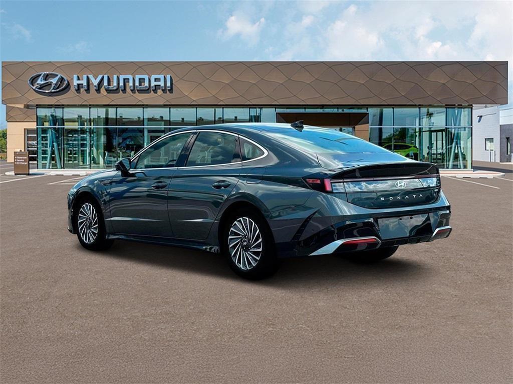 2025 Hyundai Sonata Hybrid Limited photo 5