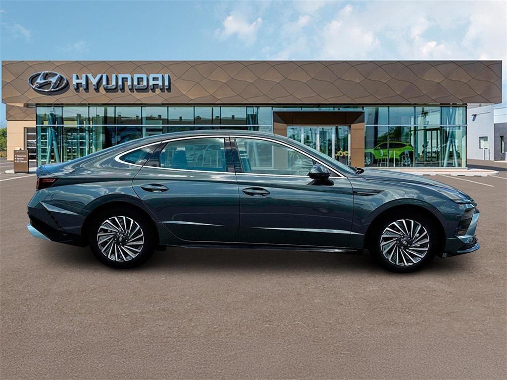 2025 Hyundai Sonata Hybrid Limited photo 9