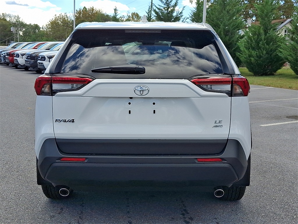 2025 Toyota RAV4 LE photo 4