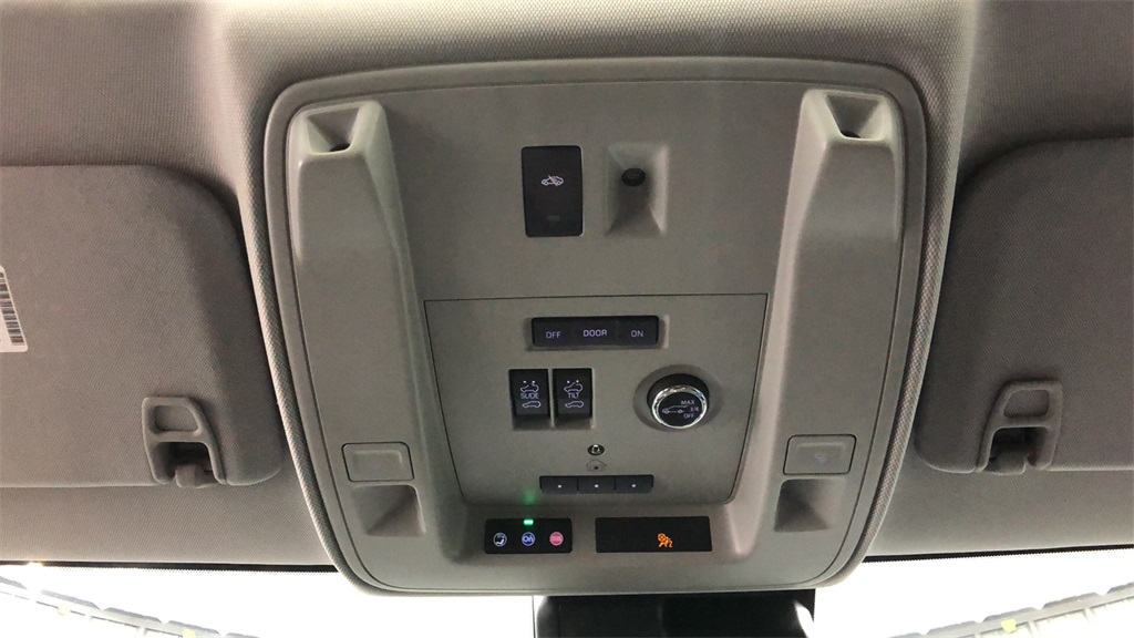 2020 Cadillac Escalade - 303945