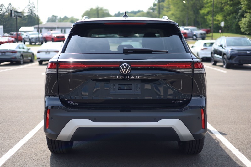 2025 Volkswagen Tiguan SE photo 3