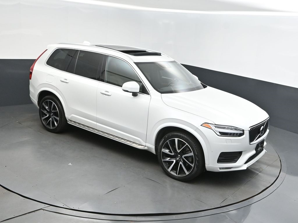 2022 Crystal White Volvo XC90 T6 Momentum SUV
