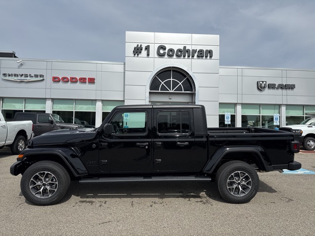2025 Jeep Gladiator Sport S photo 2