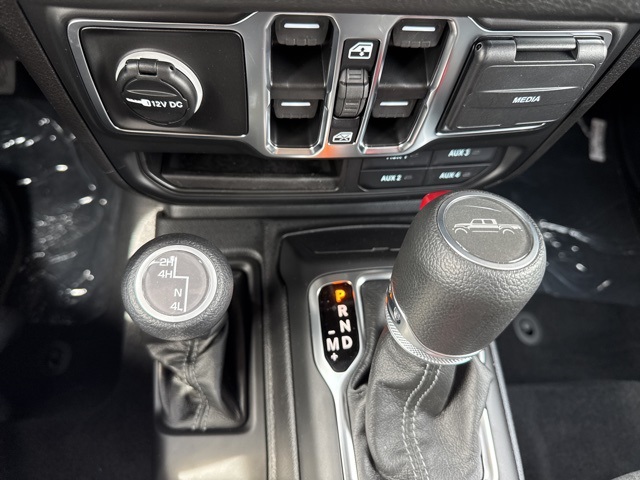 2025 Jeep Gladiator Sport S photo 22