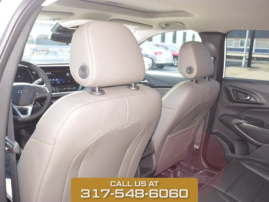 2025 Summit White Chevrolet Trax ACTIV FWD SUV