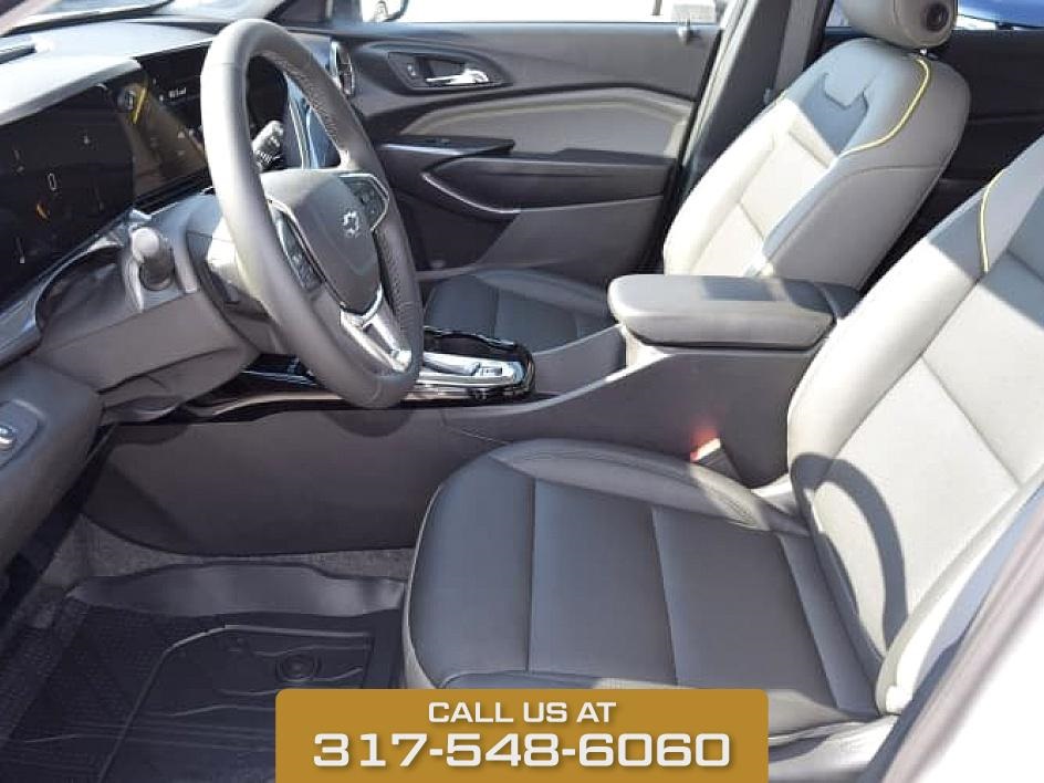 2025 Summit White Chevrolet Trax ACTIV FWD SUV