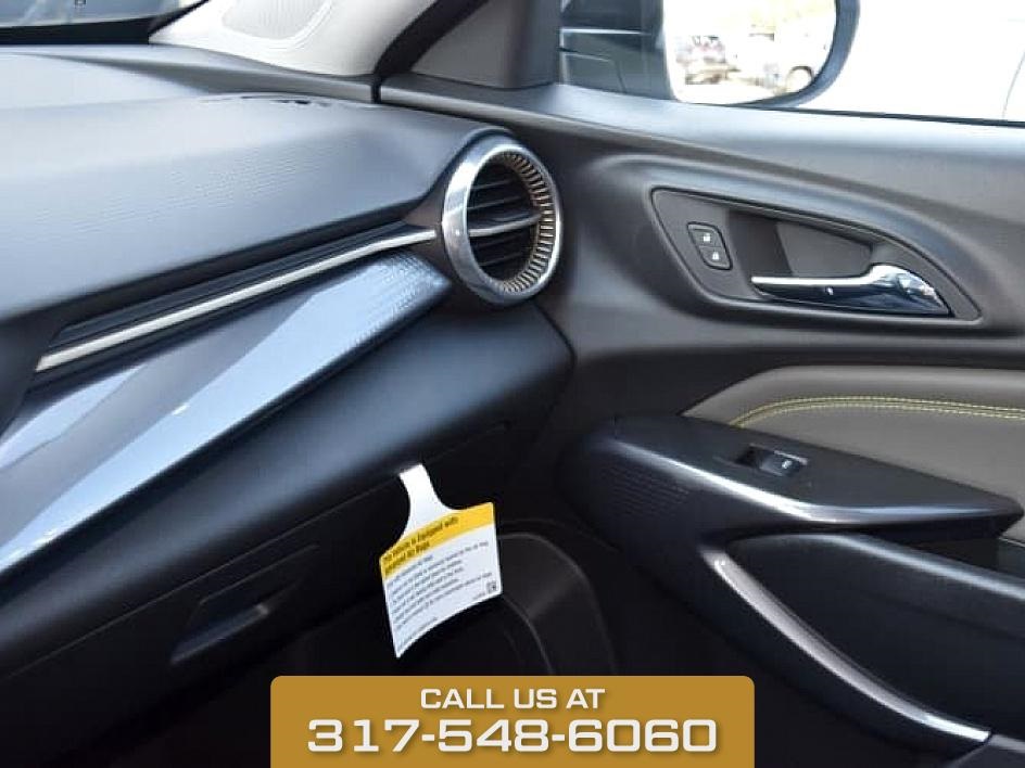 2025 Summit White Chevrolet Trax ACTIV FWD SUV