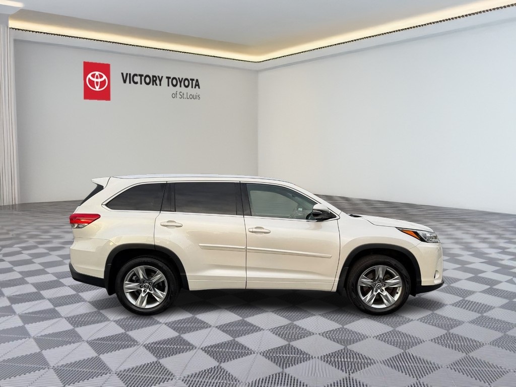 Used 2017 Toyota Highlander Limited with VIN 5TDDZRFH8HS372509 for sale in Canton, MI