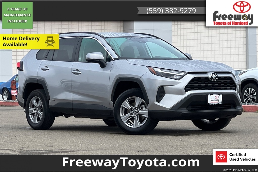 2025 Toyota RAV4 XLE's photo