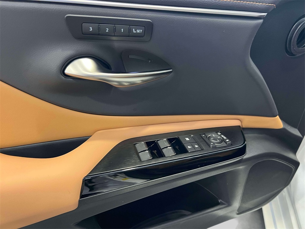 new 2025 Lexus ES car, priced at $50,225