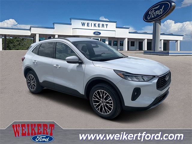 2025 Space Silver Metallic Ford Escape Base FWD SUV