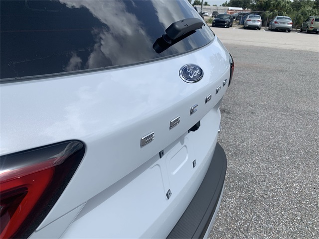 2025 Space Silver Metallic Ford Escape Base FWD SUV