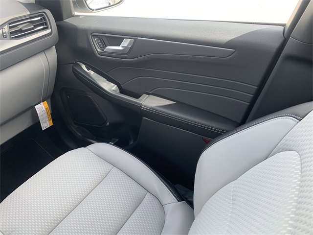 2025 Space Silver Metallic Ford Escape Base FWD SUV