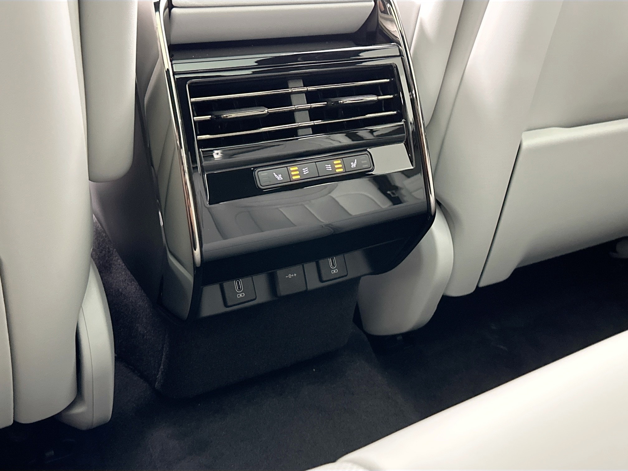 new 2026 Land Rover Range Rover Sport car, priced at $92,350