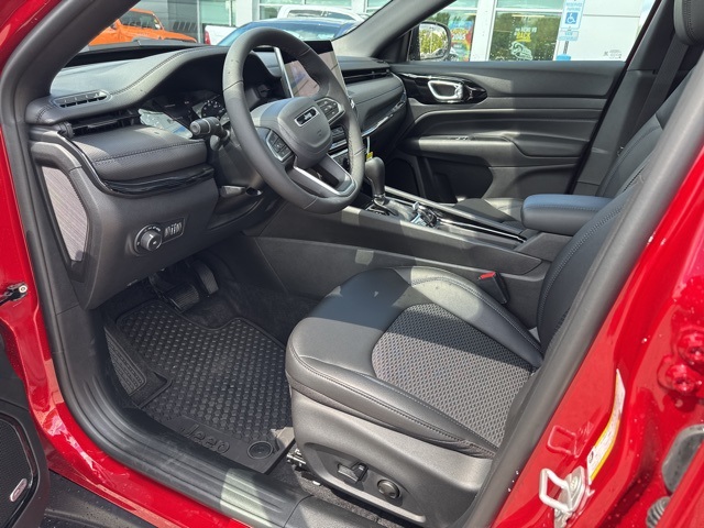 2025 Jeep Compass Latitude photo 13