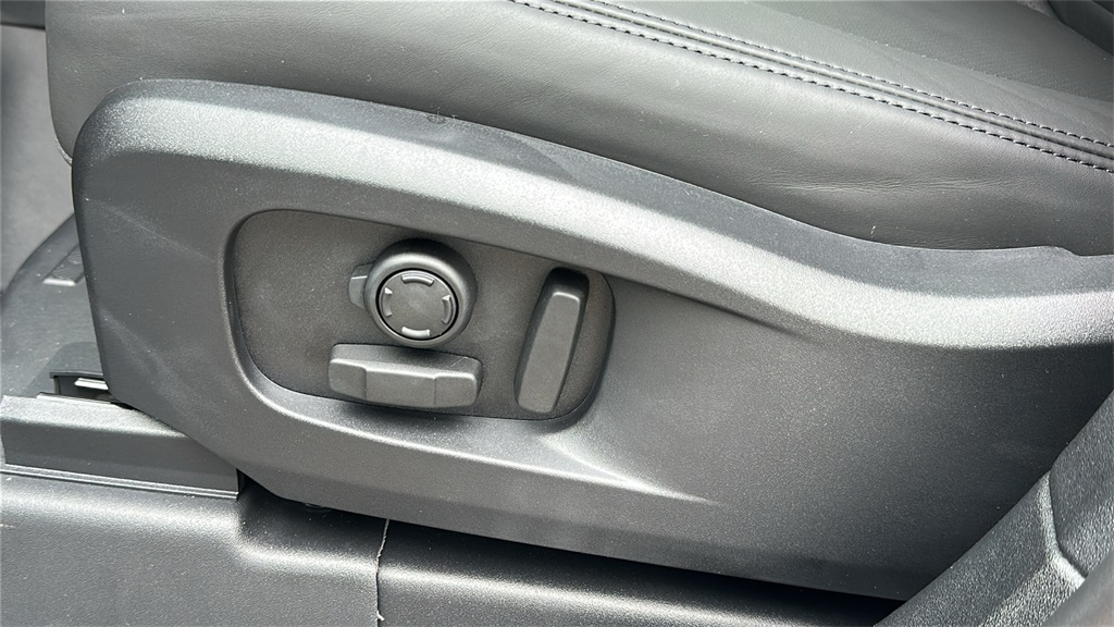 new 2025 Land Rover Defender 110 car, priced at $75,788