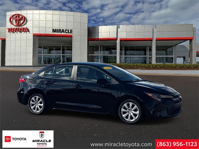 2023 Toyota Corolla LE's photo