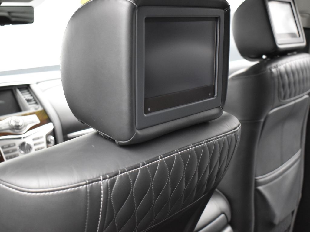 2019 Infiniti QX80 Luxe photo 17