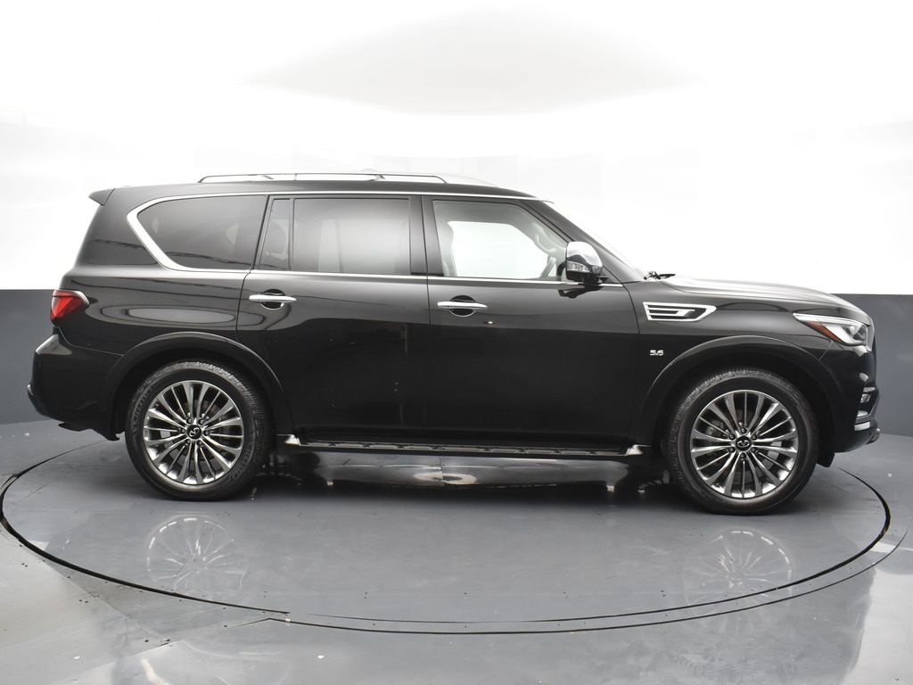2019 Infiniti QX80 Luxe photo 2