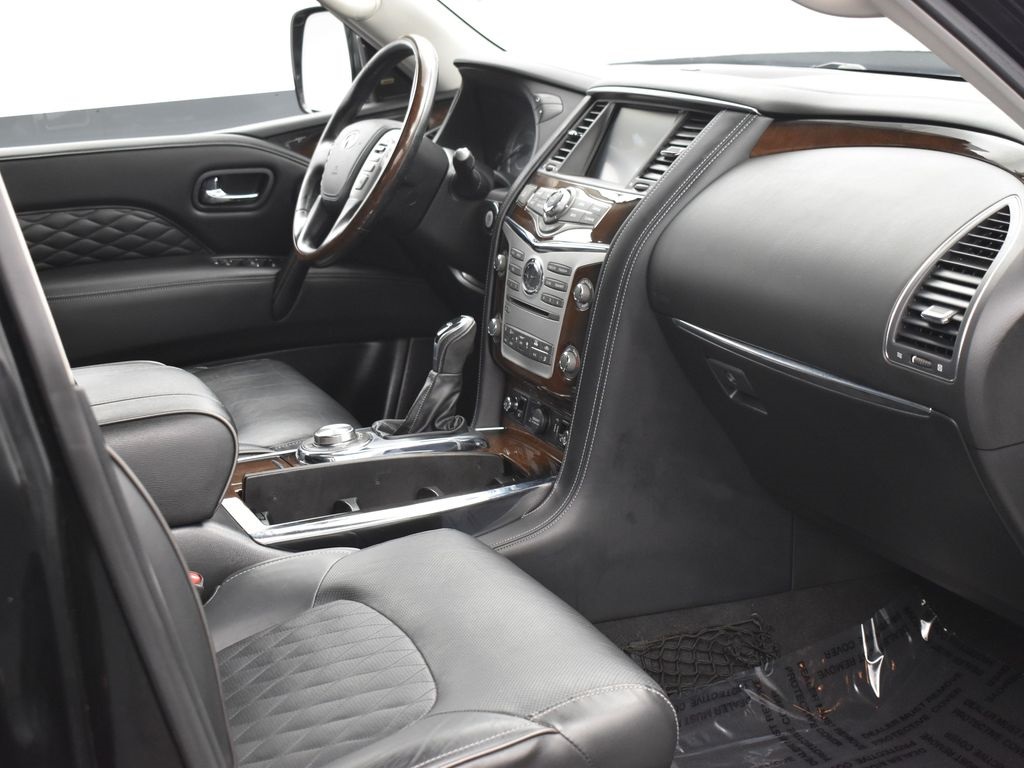 2019 Infiniti QX80 Luxe photo 4