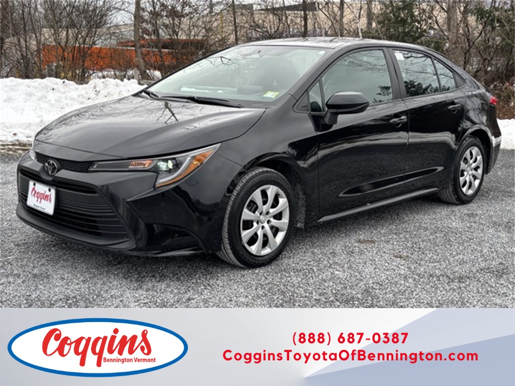 2024 Toyota Corolla LE's photo