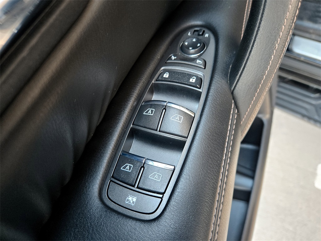 2022 Nissan Armada Platinum photo 35