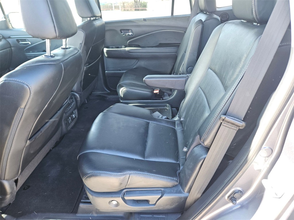2021 Honda Pilot Touring photo 10