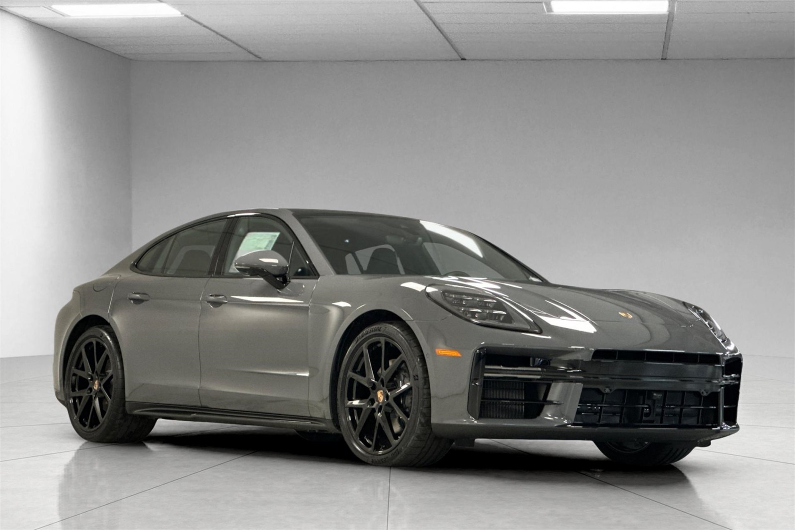 2025 Porsche Panamera 4 photo 10