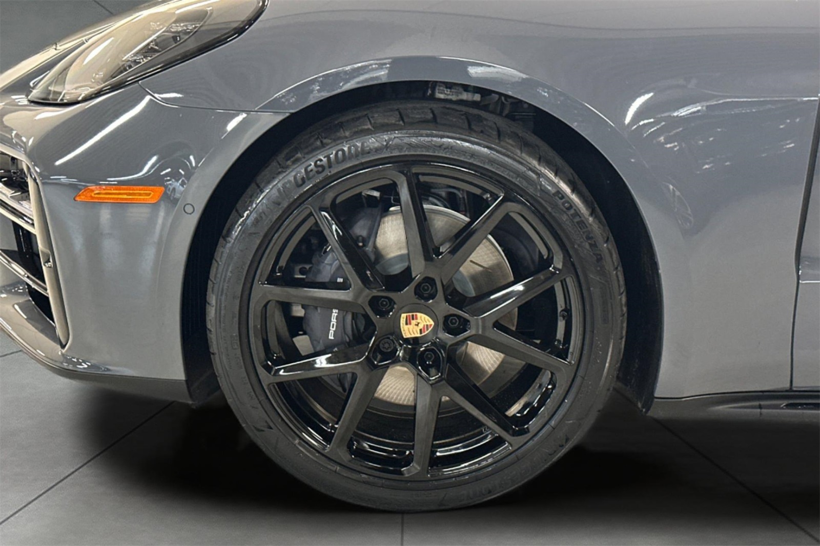 2025 Porsche Panamera 4 photo 12
