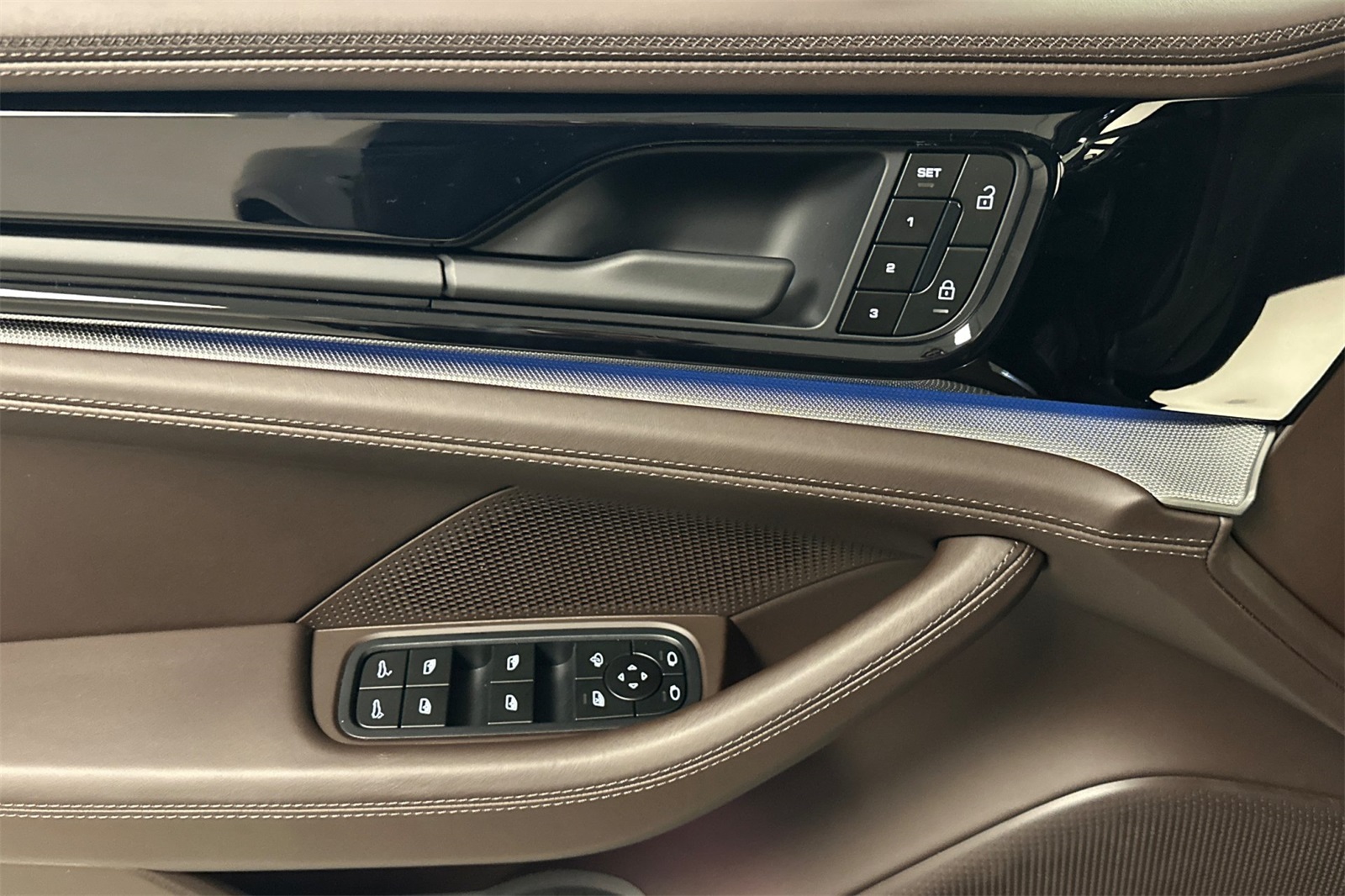 2025 Porsche Panamera 4 photo 13