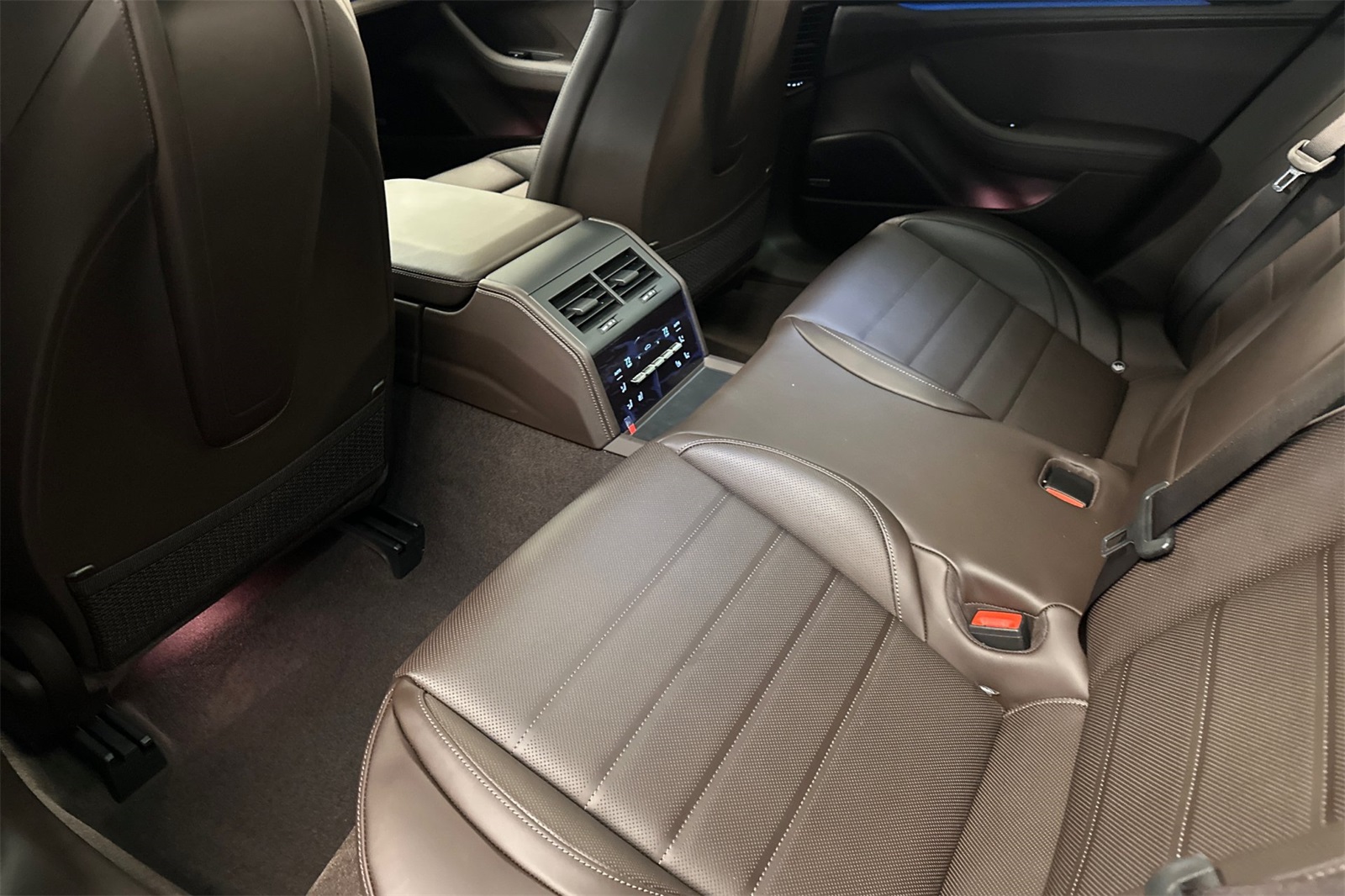 2025 Porsche Panamera 4 photo 14