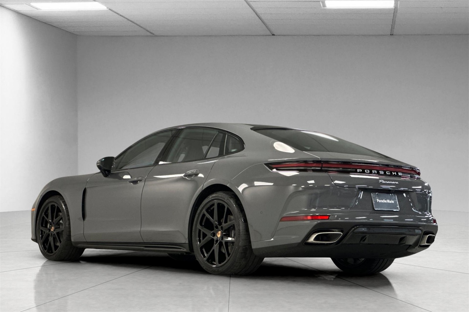 2025 Porsche Panamera 4 photo 3
