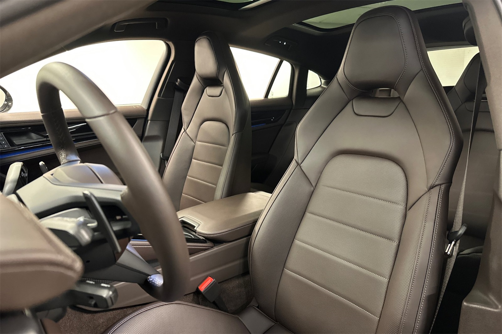 2025 Porsche Panamera 4 photo 5