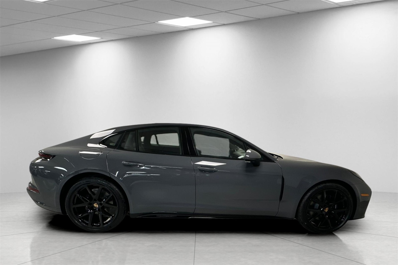 2025 Porsche Panamera 4 photo 9