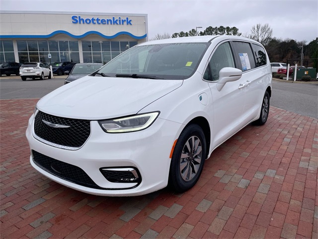 2022 Chrysler Pacifica Hybrid Touring L's photo