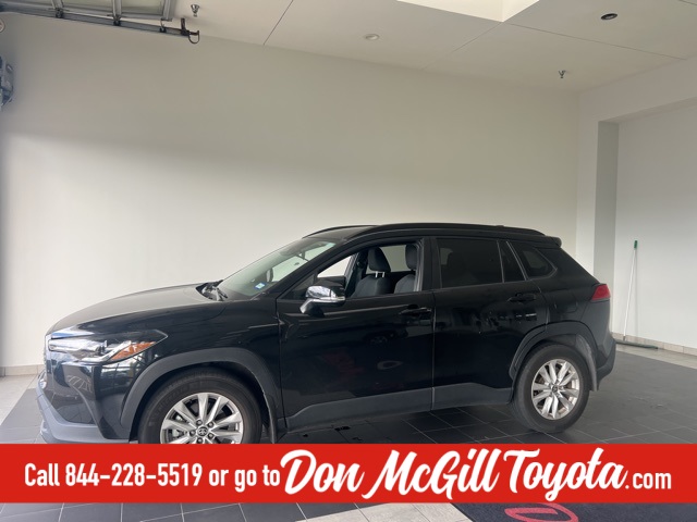 2023 Toyota Corolla Cross LE's photo