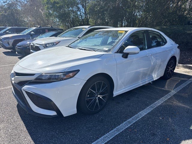 2023 Toyota Camry SE's photo