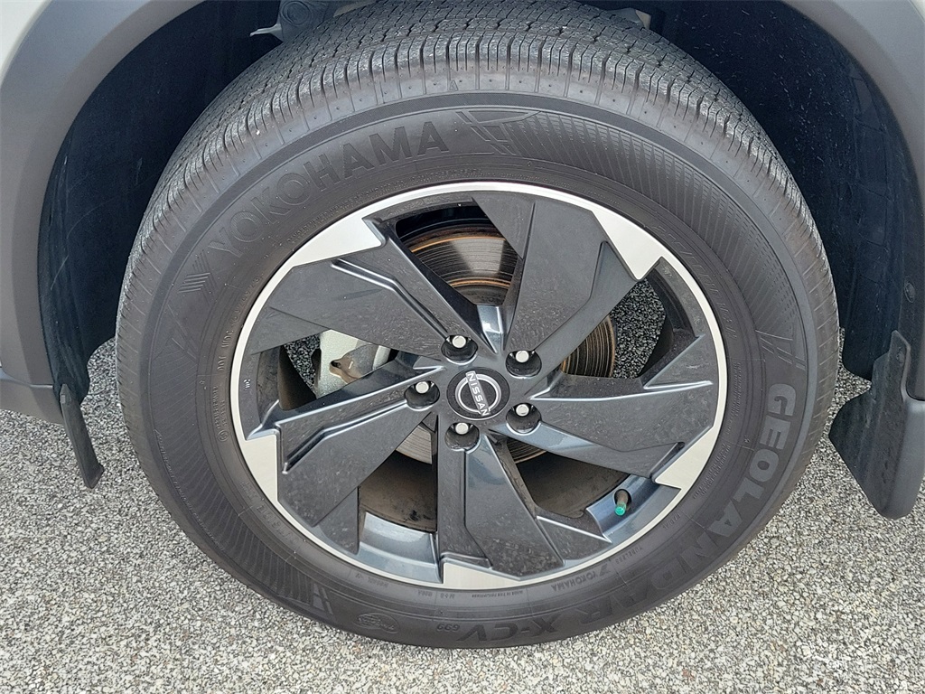 2024 Brilliant Silver Metallic Nissan Rogue SV FWD SUV