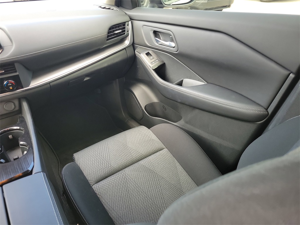 2024 Brilliant Silver Metallic Nissan Rogue SV FWD SUV