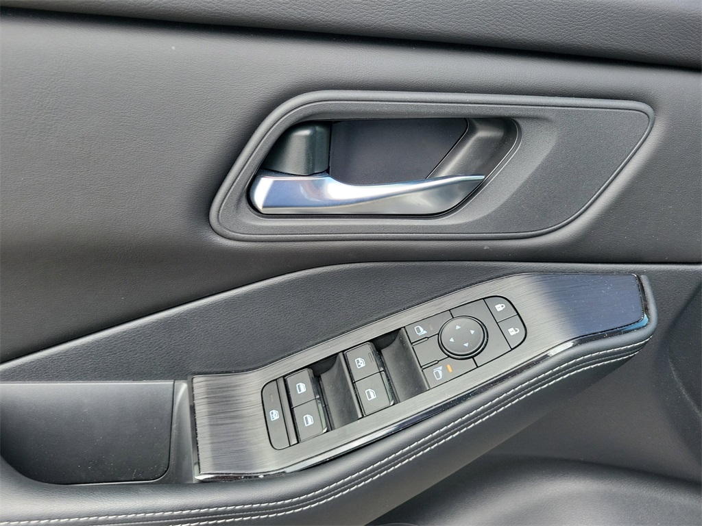 2024 Brilliant Silver Metallic Nissan Rogue SV FWD SUV