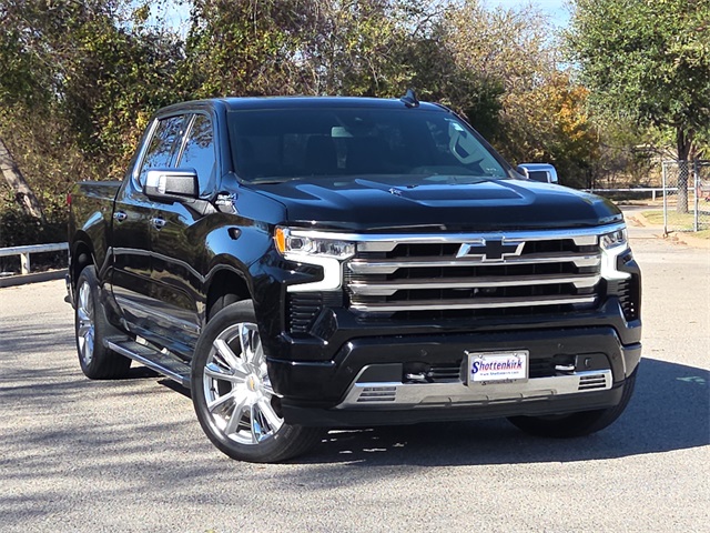 2022 Chevrolet Silverado 1500 High Country's photo