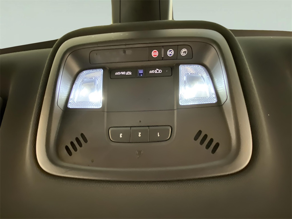 2023 Chevrolet Traverse Cloth photo 31