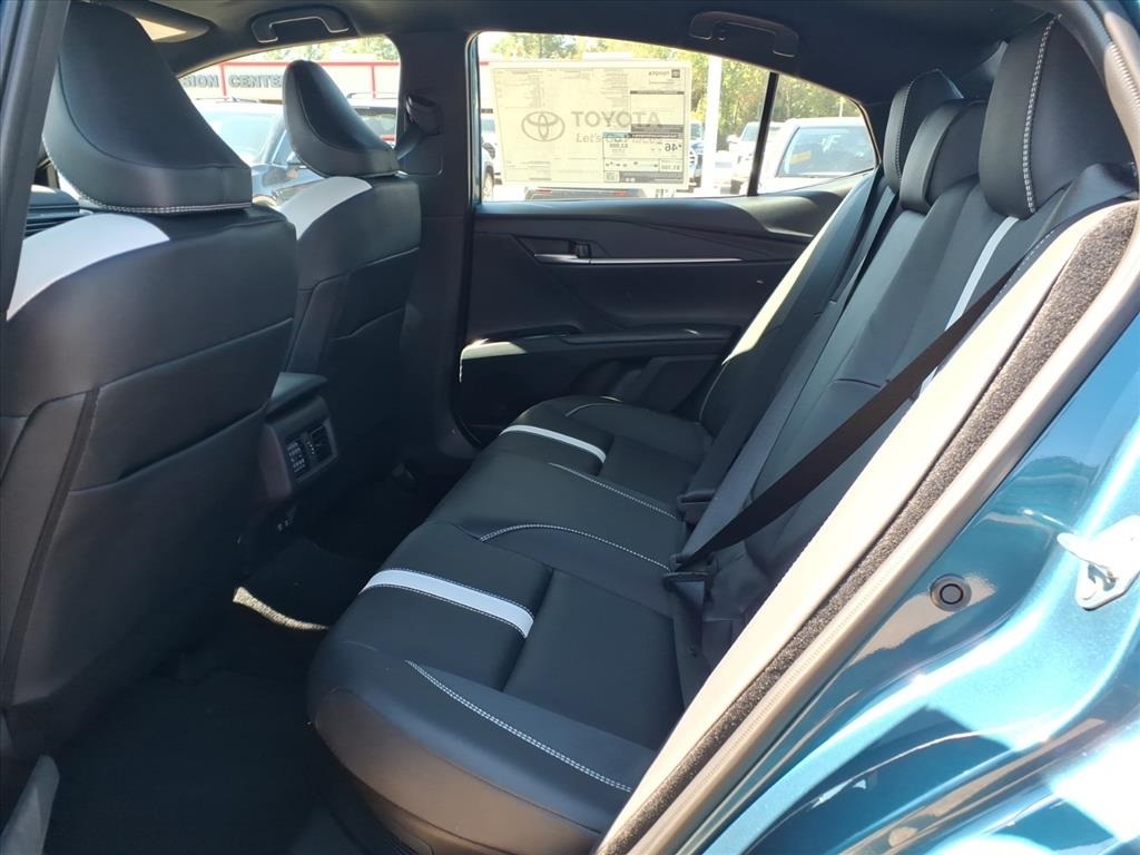 2026 Toyota Camry SE photo 4