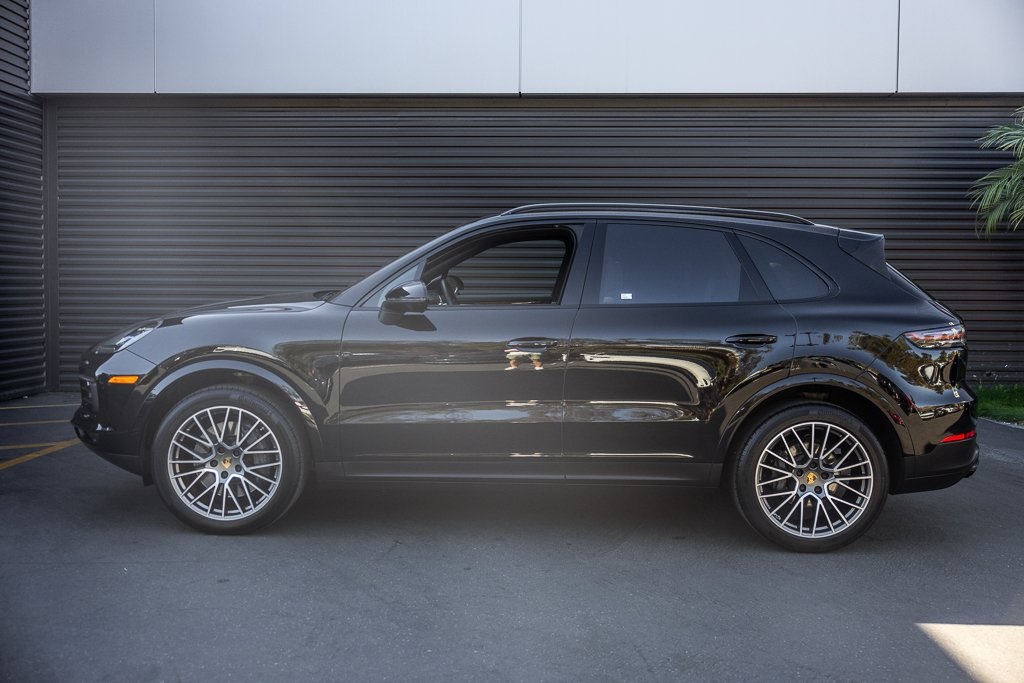 2023 Porsche Cayenne Platinum Edition's photo