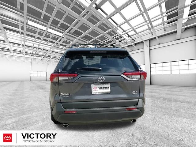 2025 Toyota RAV4 XLE photo 4